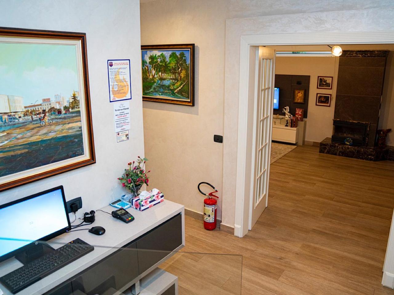 Hotel Vila Tiranë Ngoại thất bức ảnh